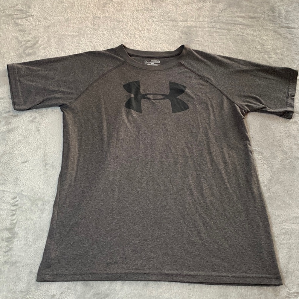 𝅺under Armour Shirt
